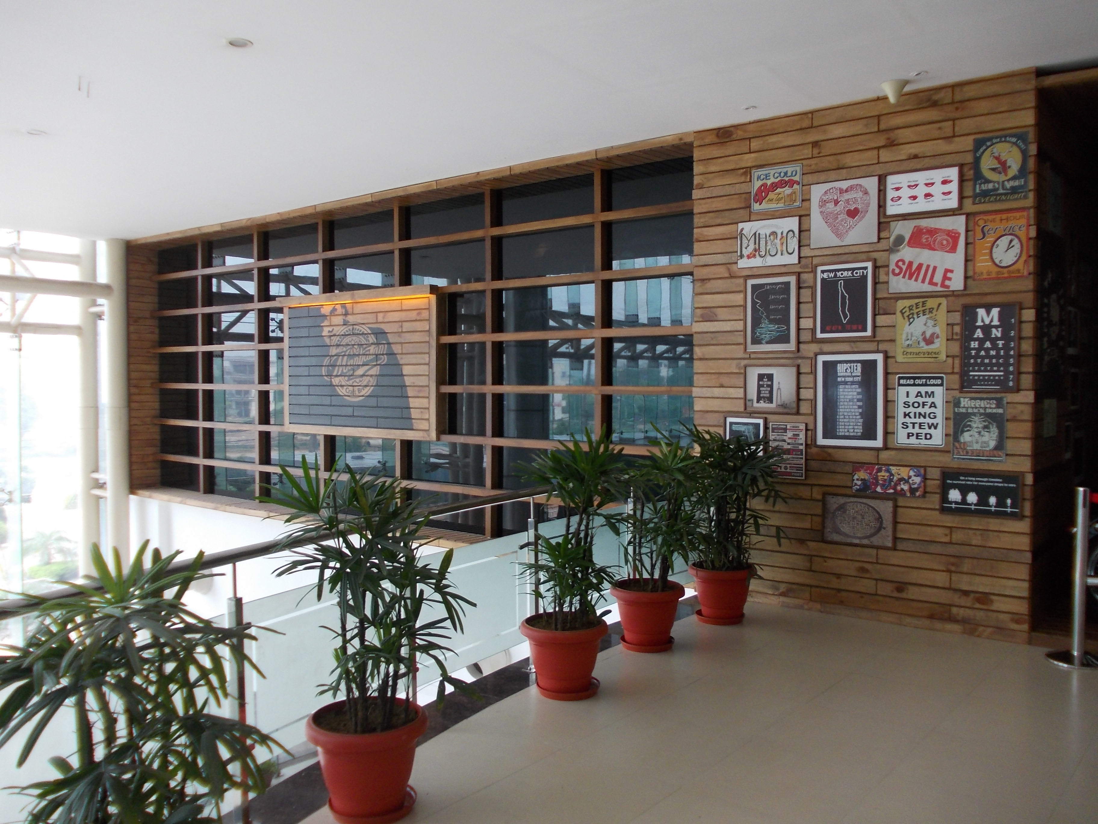 Manhattan Bar & Brewery Gurgaon