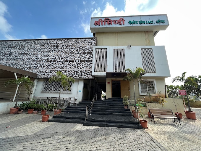 shree siddhi banquets &lawans 