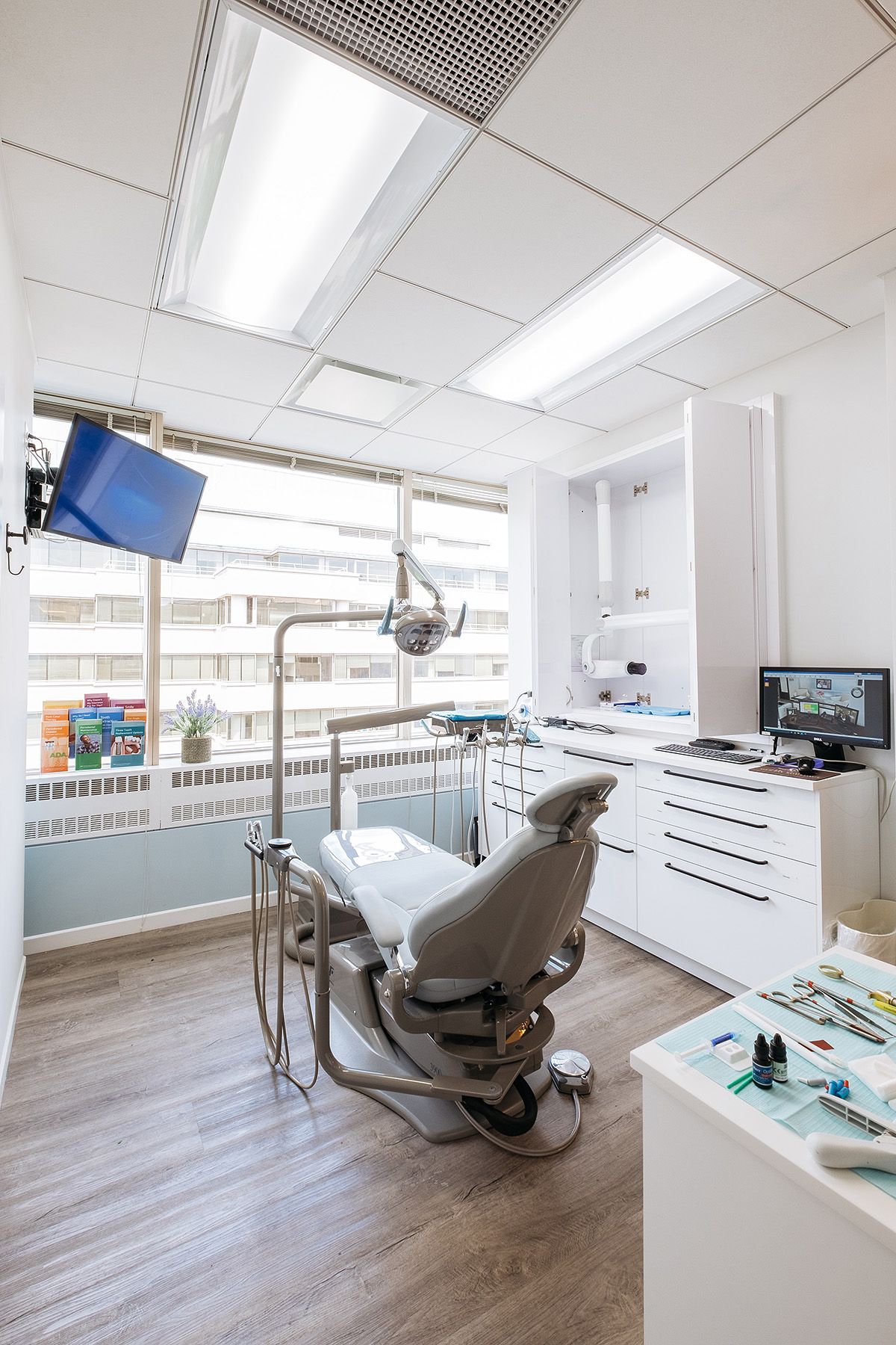 Functional and Aesthetic Dental Office Interior Ideas image 5