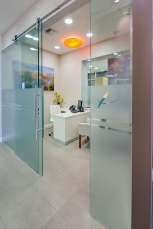 Expert Glass Partition Work for Residential & Commercial Use image 5