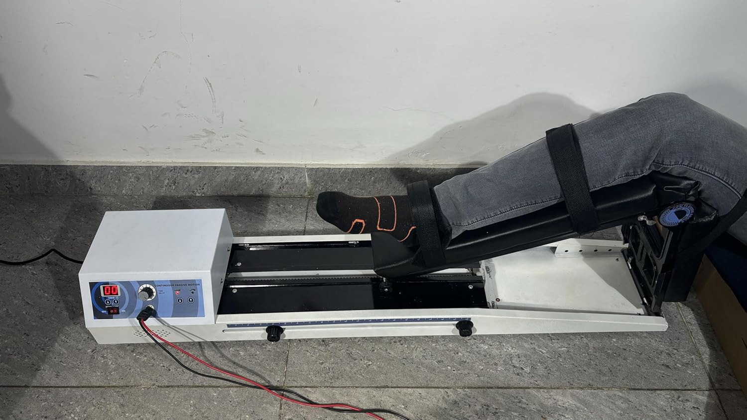 Manual CPM Machine | Knee Continuous Passive Motion Equipment for Physiotherapy & Rehabilitation image 2