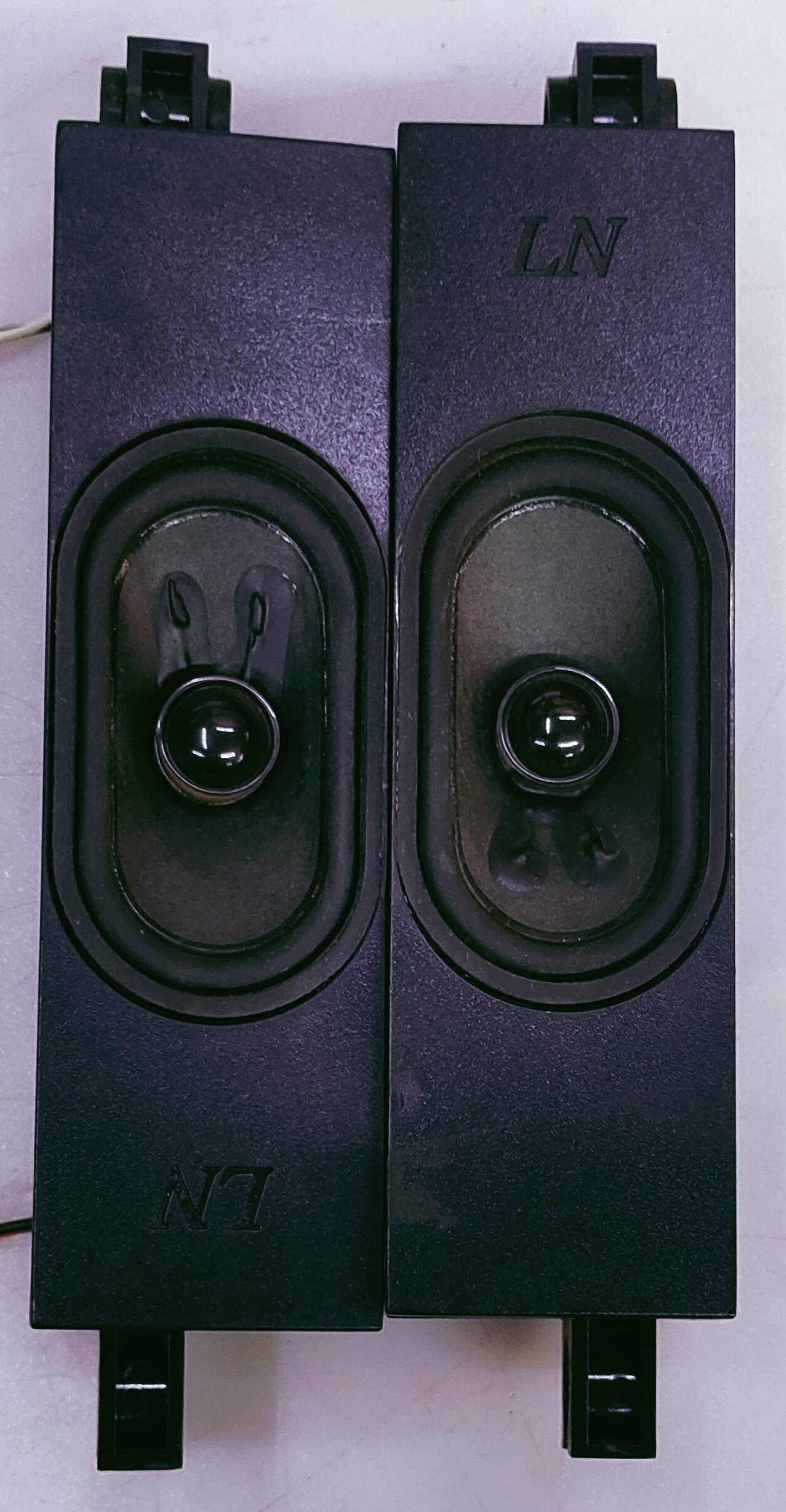 MOTOROLA LED TV SPEAKER MODEL NUMBER 32SAFHDM image 2
