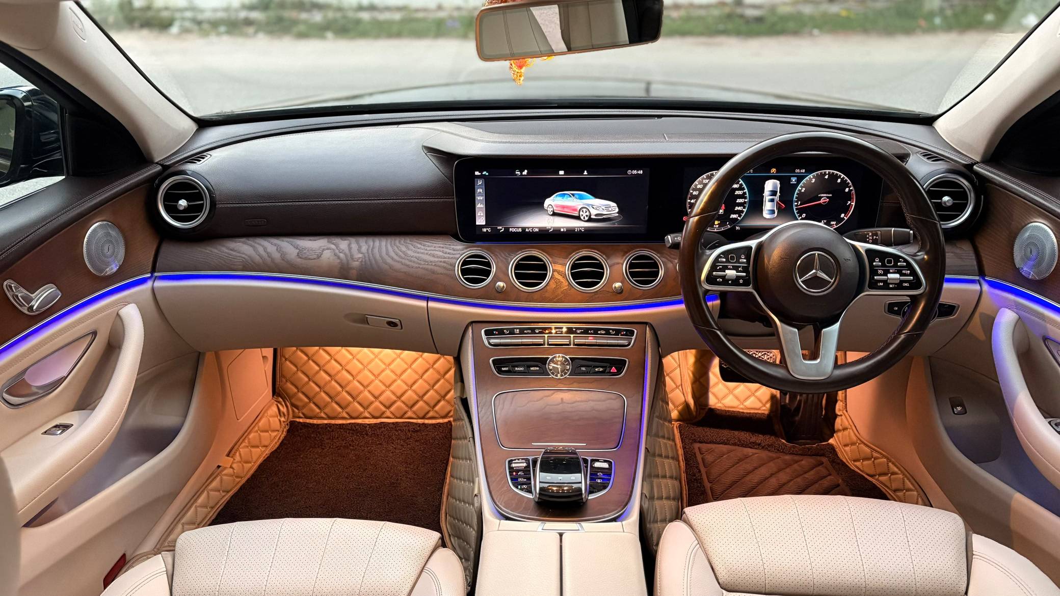 MERCEDES BENZ E200 EXCLUSIVE 2020 OCT. image 5