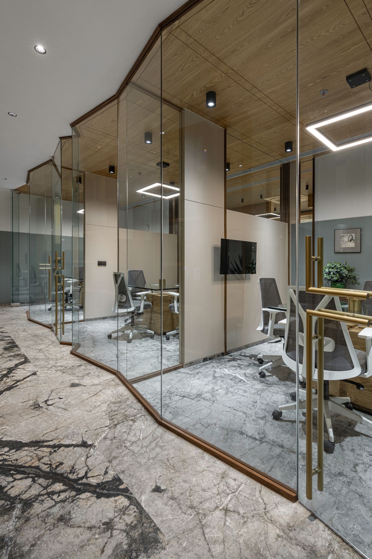 Customized Glass Partition Designs for Homes & Offices image 3