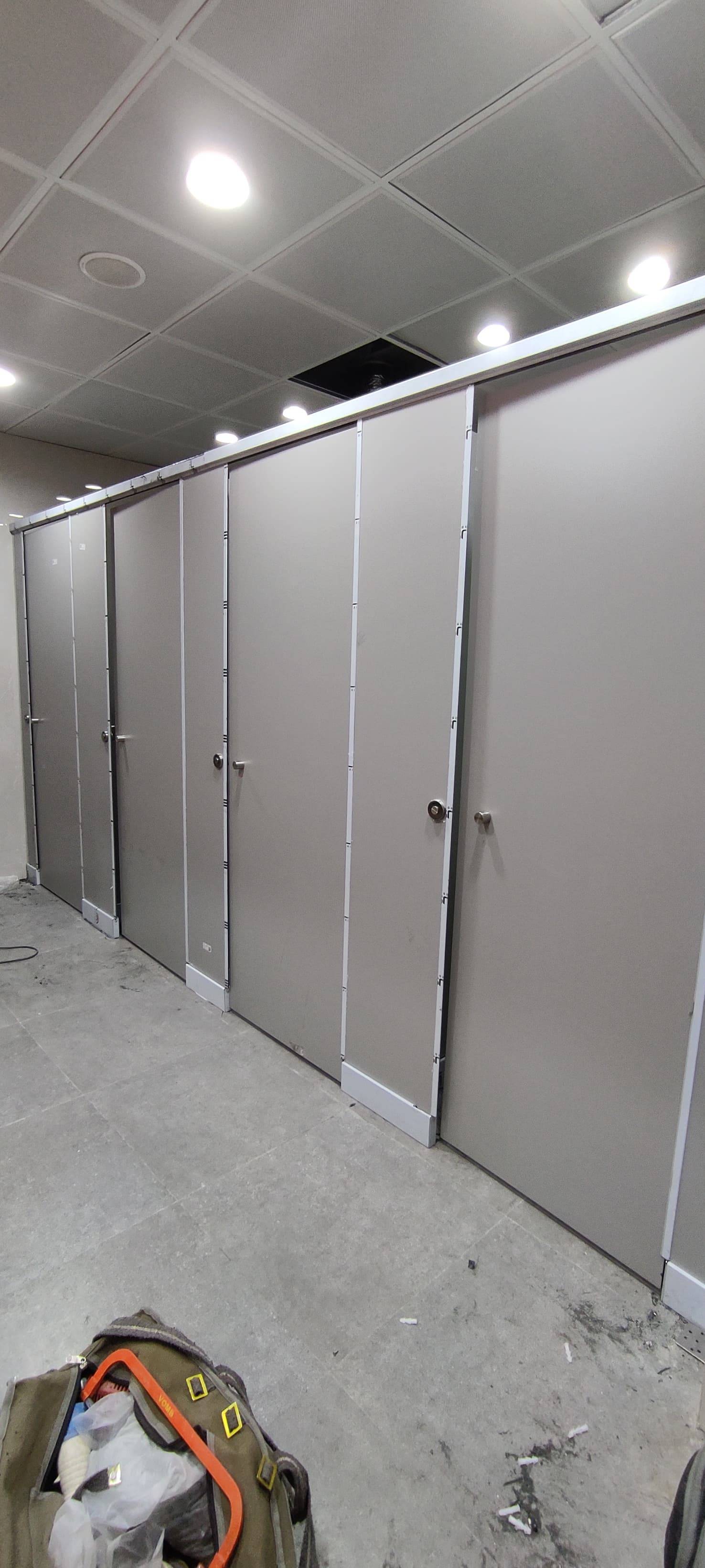Top HPL toilet partitions In Pune image 6