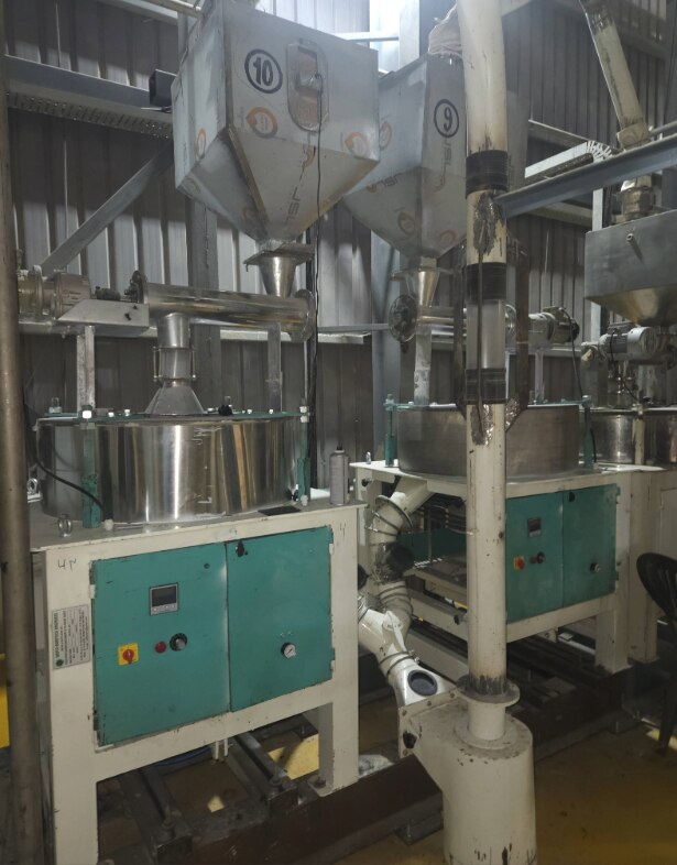 Fully Automatic feeding Pneumatic Chakki Machine image 3