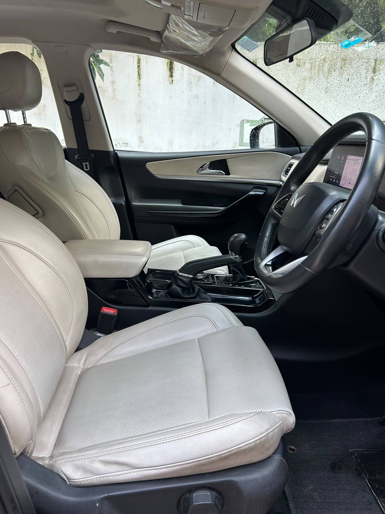 MAHINDRA XUV700 AX7 2022 image 5
