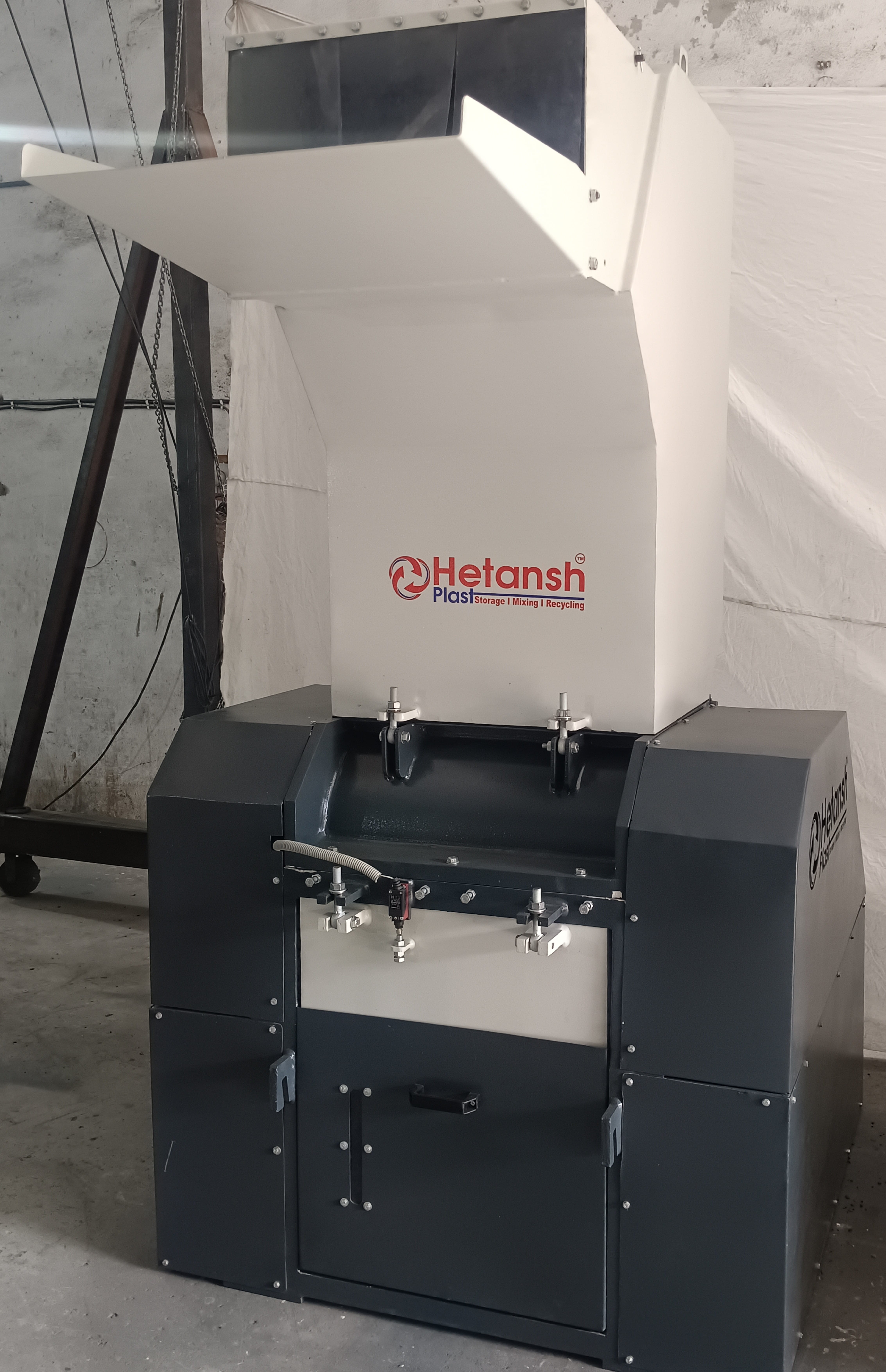 Heavy Duty Plastic Scrap Grinder Machine image 4