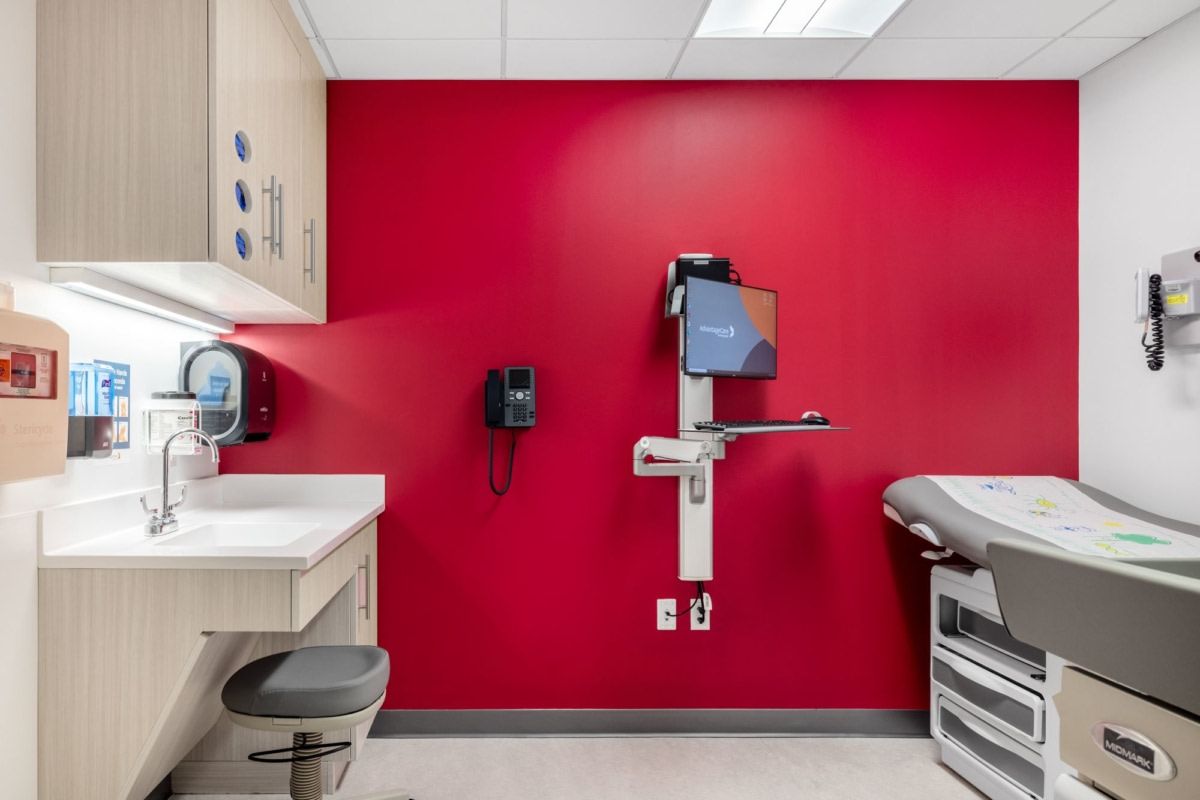 Modern Reception Area Design Ideas for Clinics image 2