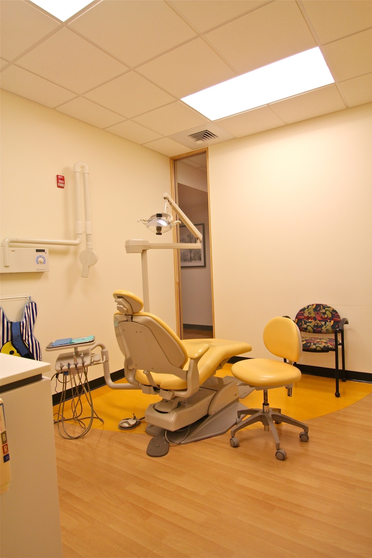 Hygienic and Professional Dental Clinic Design Ideas image 2