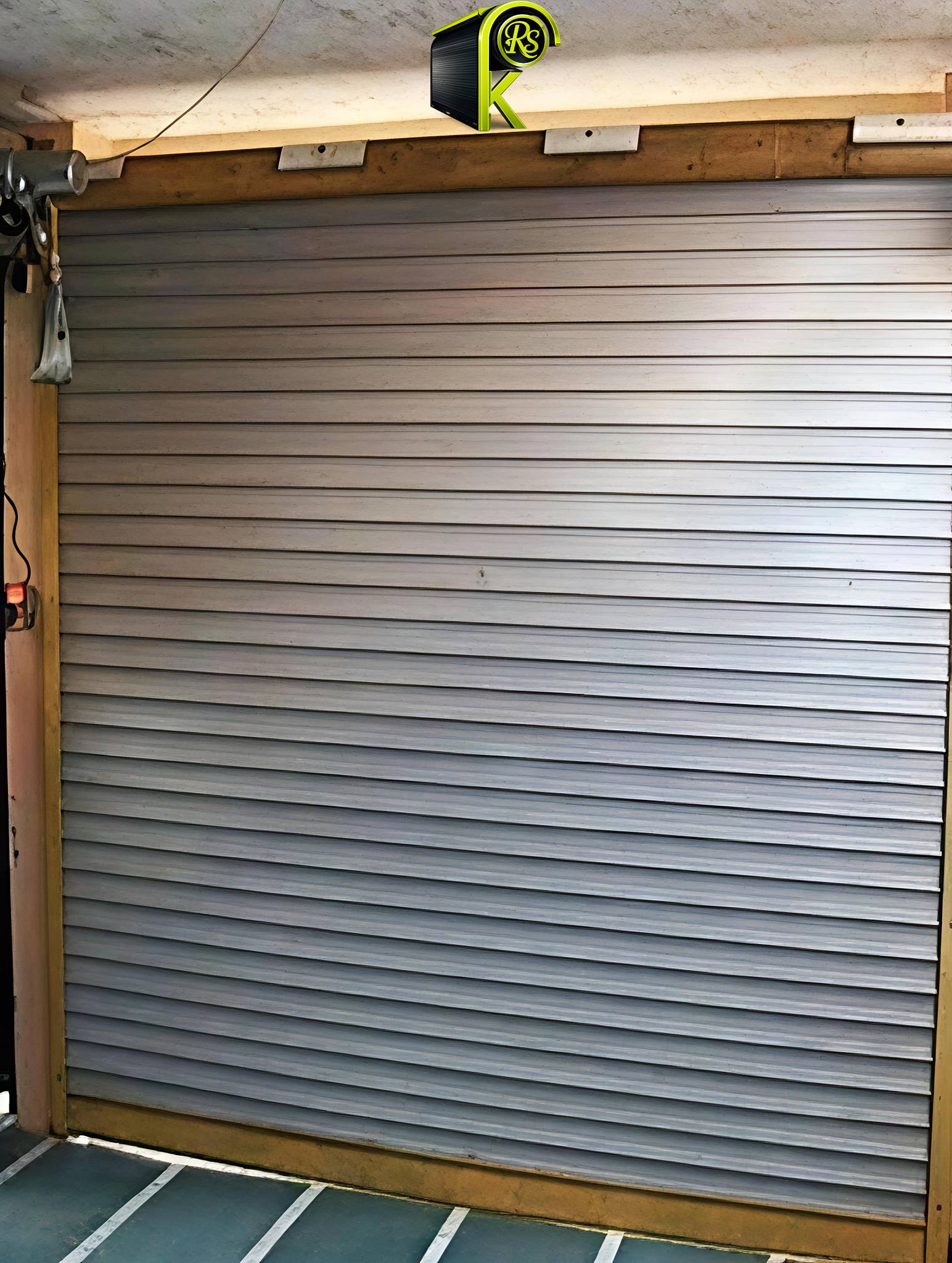 Manual Rolling Shutter 180/sq ft image 2
