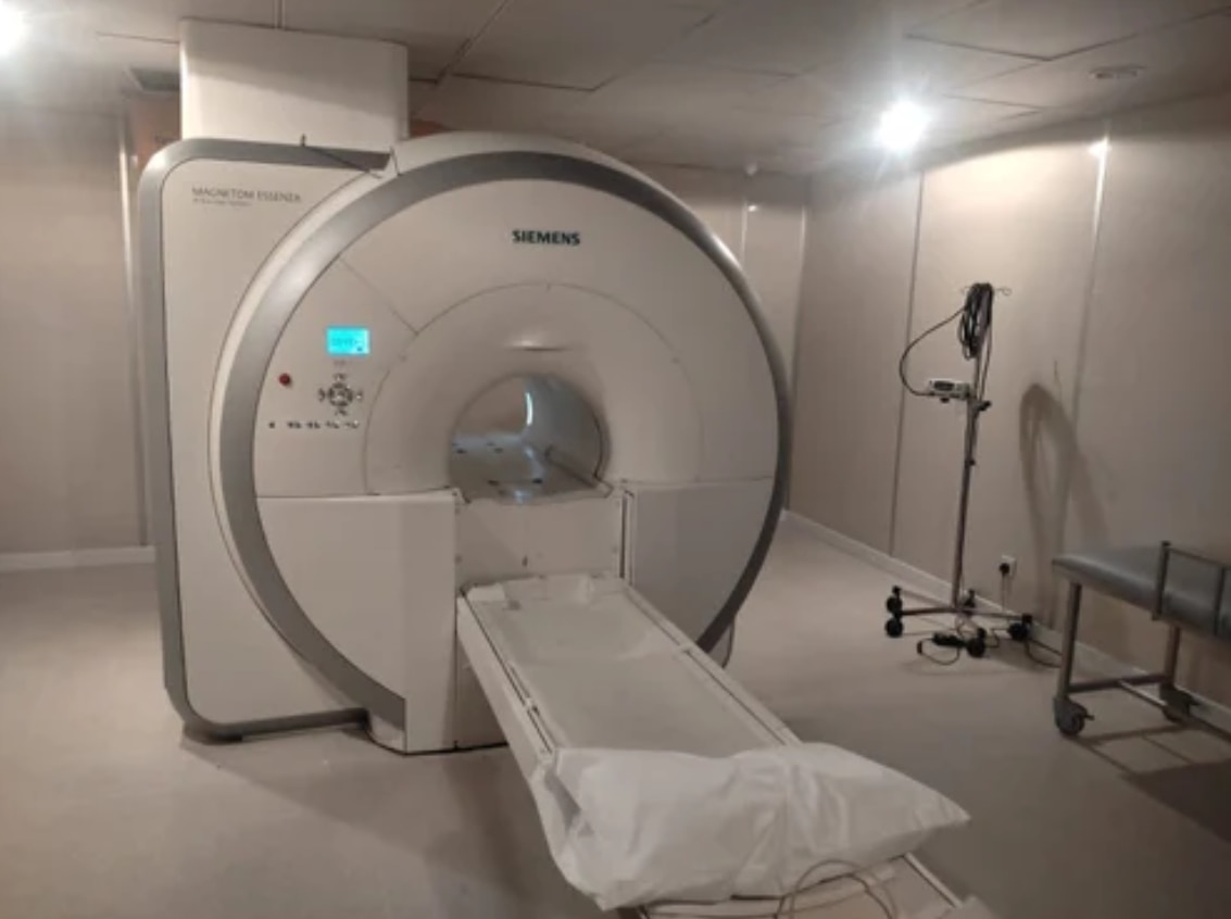 MRI Scan Machine image 3
