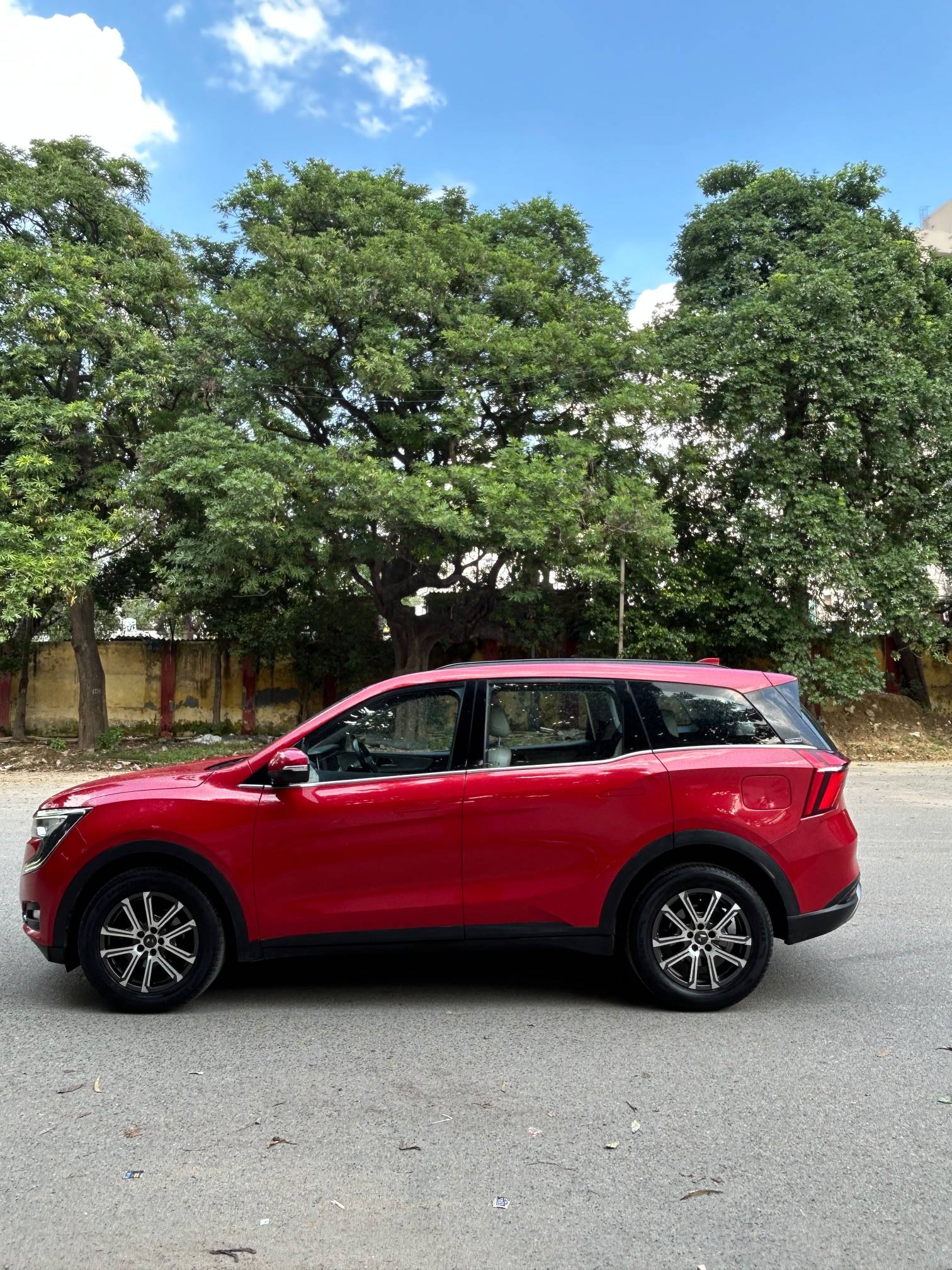 MAHINDRA XUV700 AX7 2022 image 3