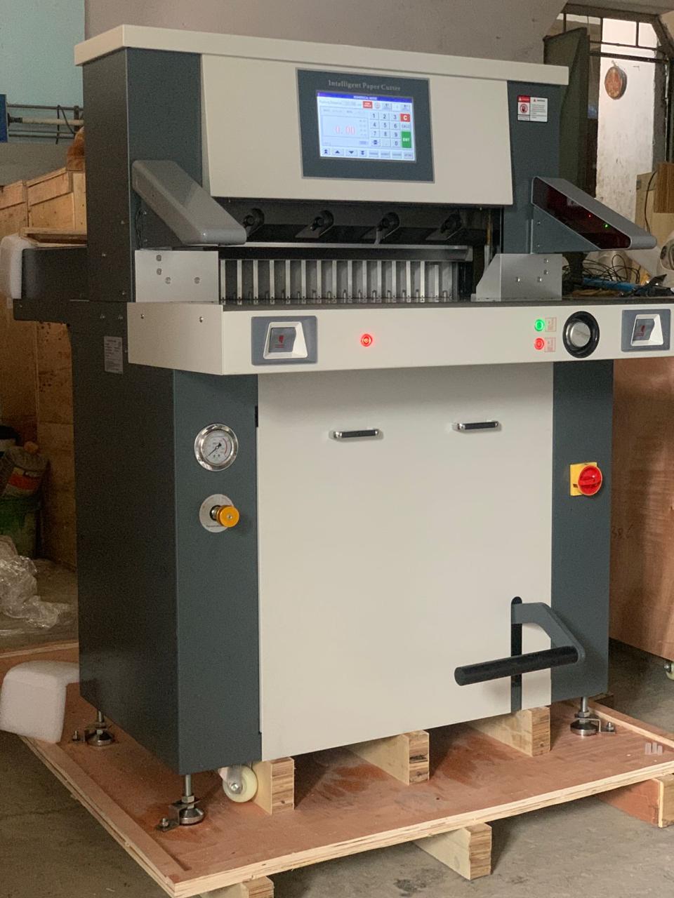 M670+ HD Hydraulic Paper Cutting - HEAVY image 4