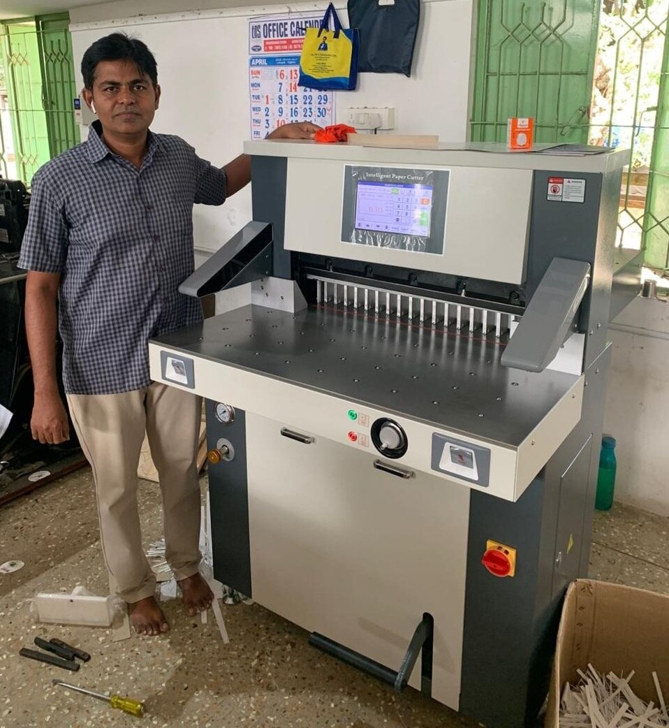 M670+ HD Hydraulic Paper Cutting - HEAVY image 2