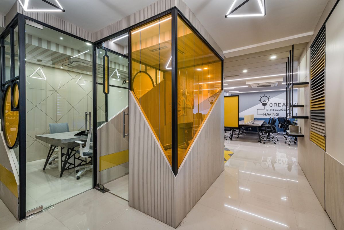 Durable & Aesthetic Glass Partitions for Corporate Offices image 5