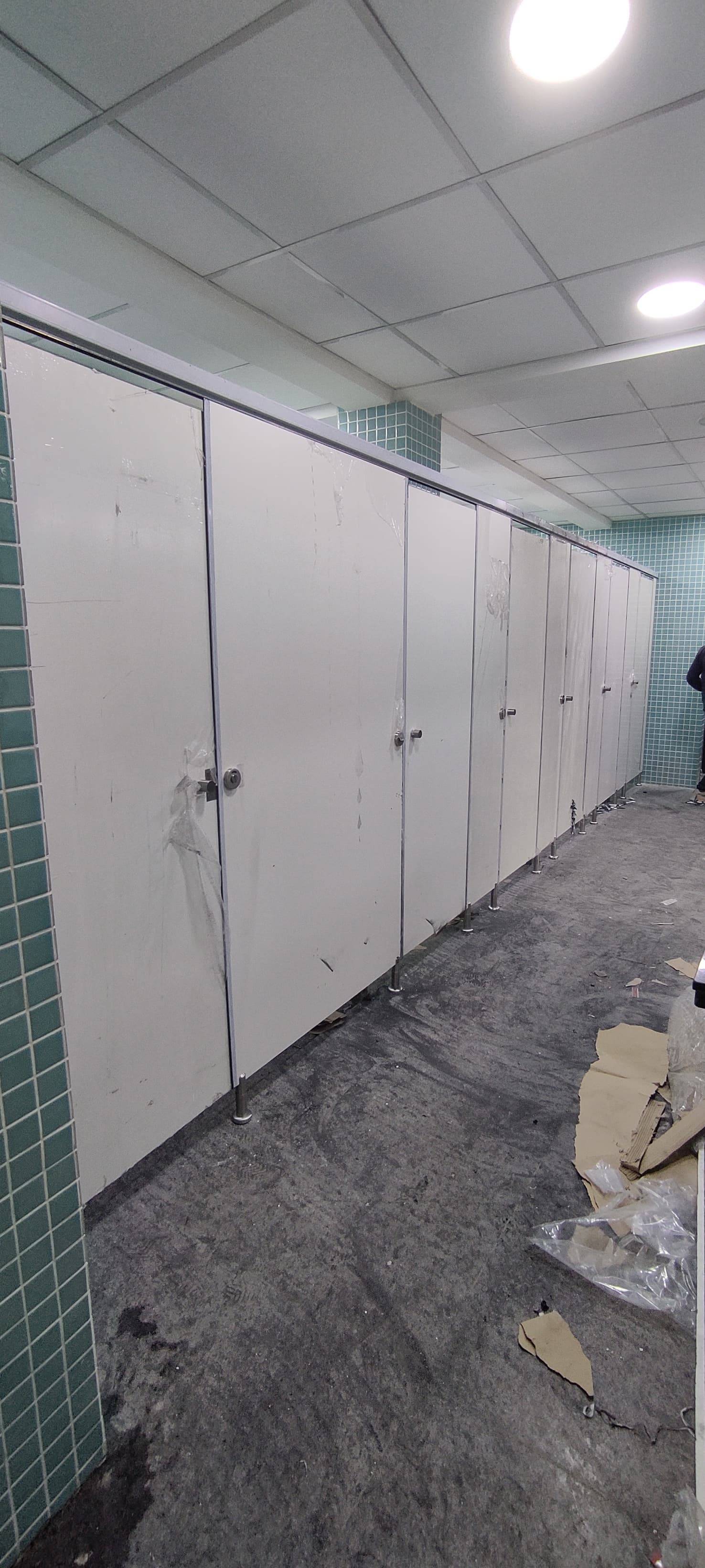 Top HPL toilet partitions In Pune image 2