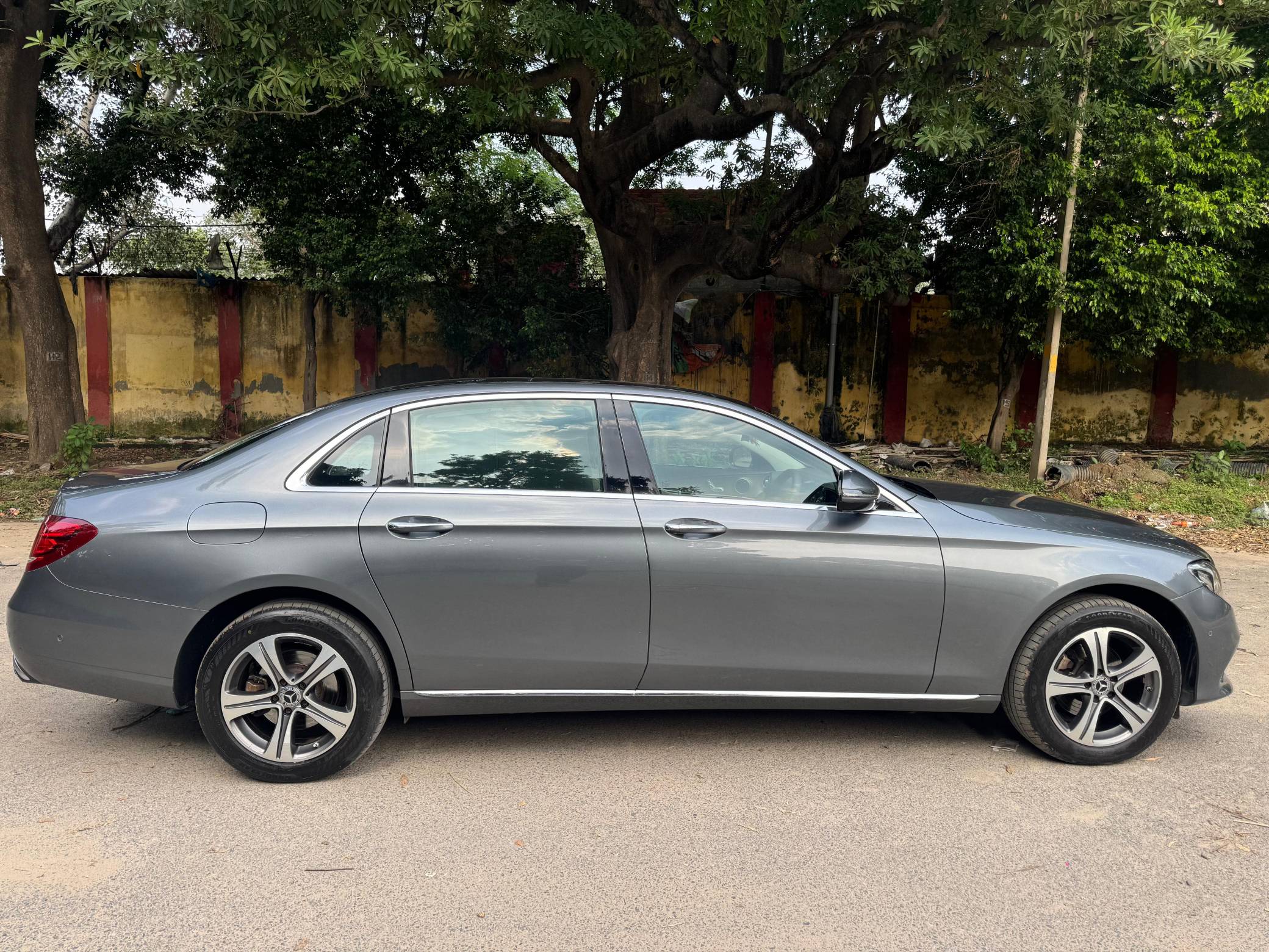 MERCEDES BENZ E220D EXCLUSIVE 2019 image 2