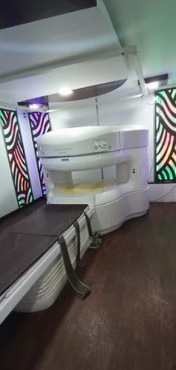 MRI Scan Machine Hitachi Vento image 2