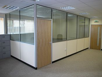 Durable Aluminium Partition Designs for Modern Interiors image 3