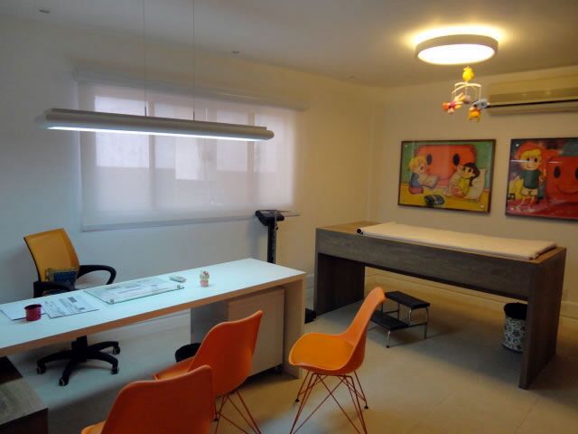 Modern Reception Area Design Ideas for Clinics image 3