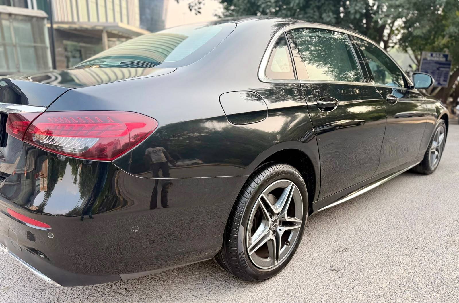 MERCEDES BENZ E 220D AMG LINE 2023 OCT. image 2