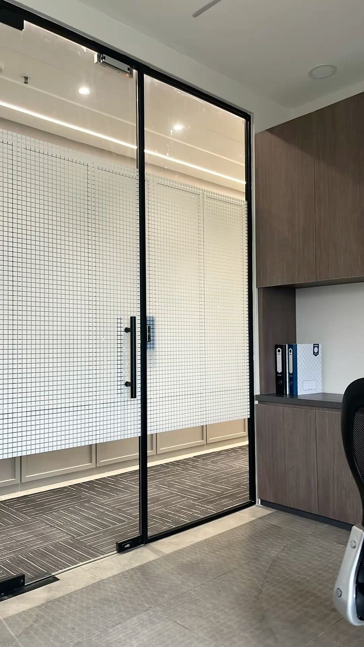 Expert Glass Partition Work for Residential & Commercial Use image 3