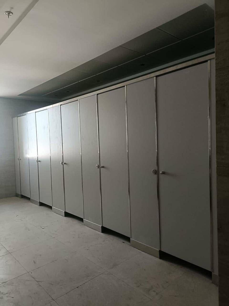 Top HPL toilet partitions In Pune image 4