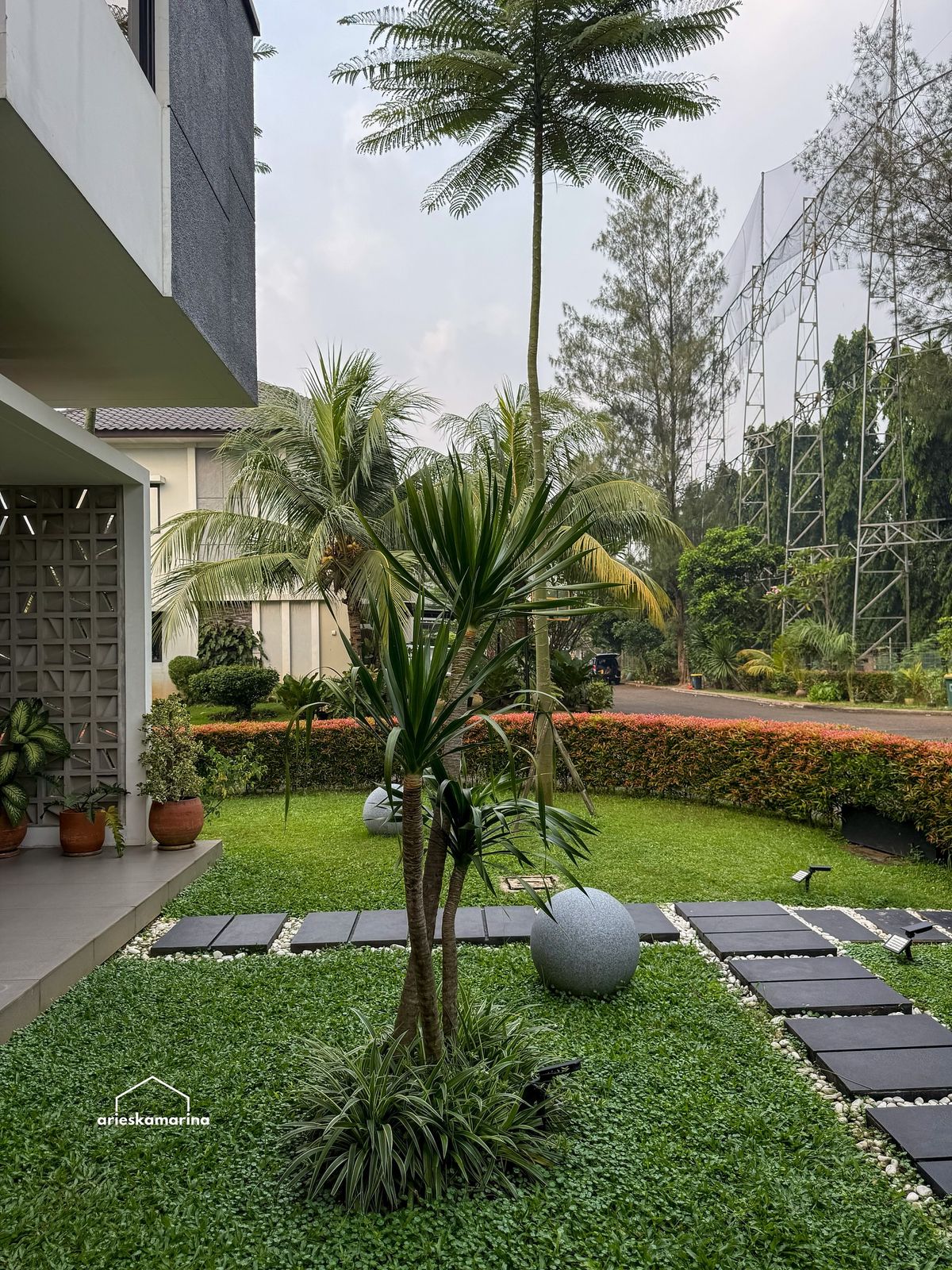 Modern Frontyard Landscape Ideas Chennai image 4
