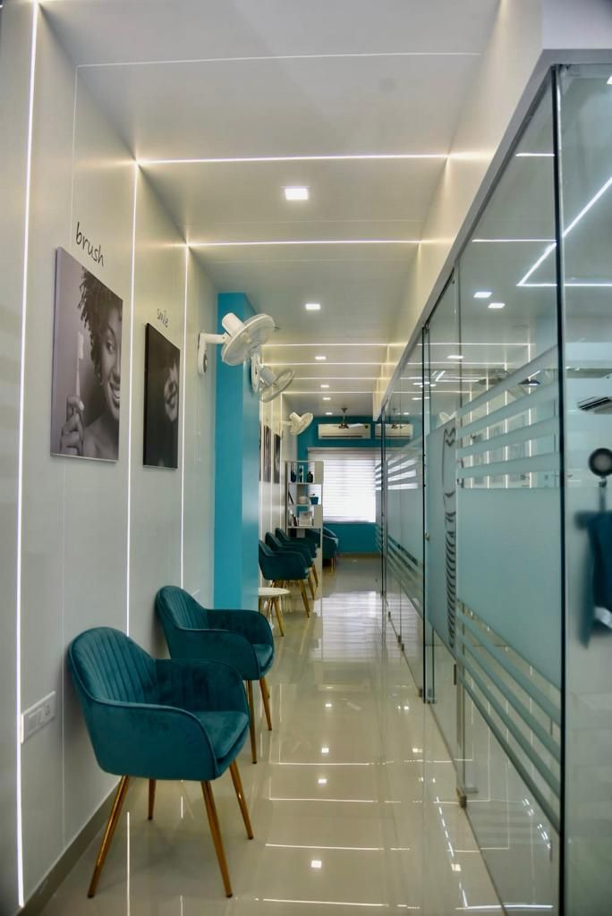 Expert Glass Partition Work for Residential & Commercial Use image 4