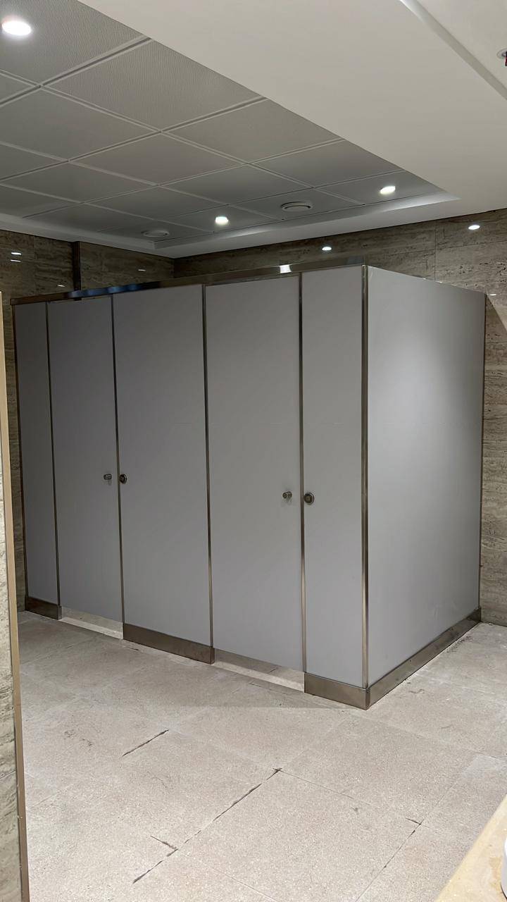 Top HPL toilet partitions In Pune image 3