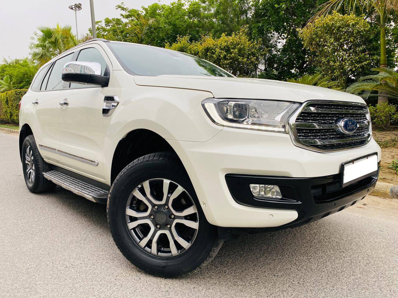 FORD ENDEAVOUR TITANIUM PLUS 2020 image 2