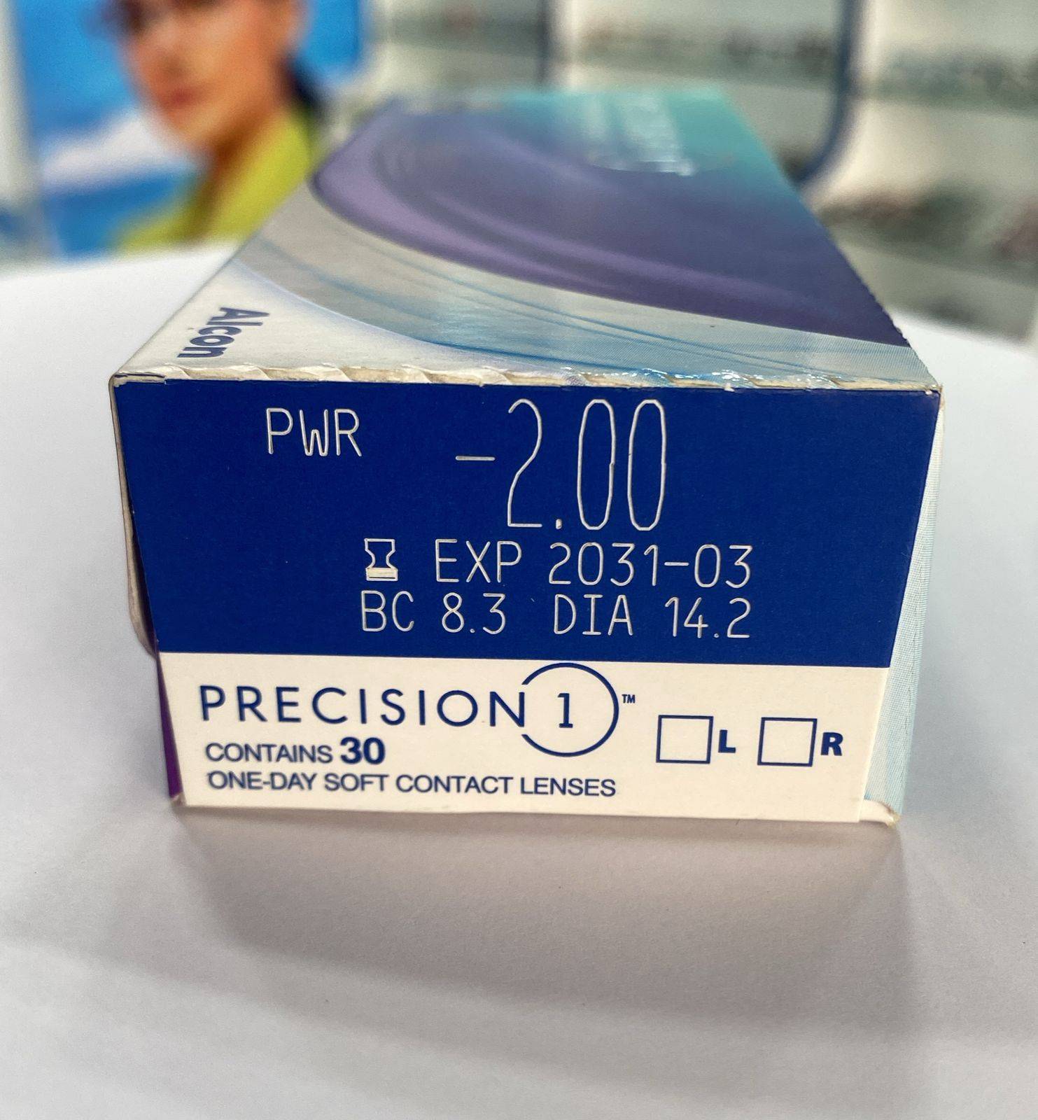 PRECISION1™ One-Day Contact Lenses image 2