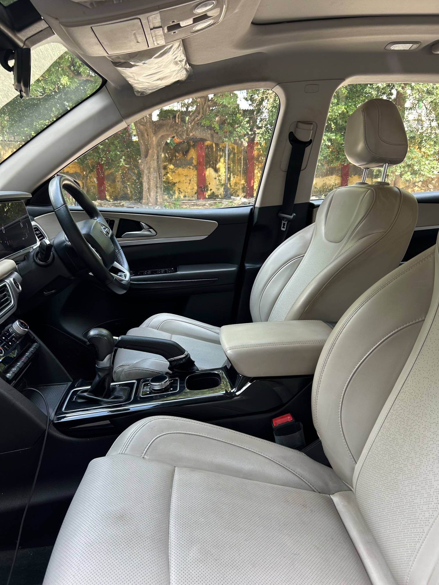 MAHINDRA XUV700 AX7 2022 image 4