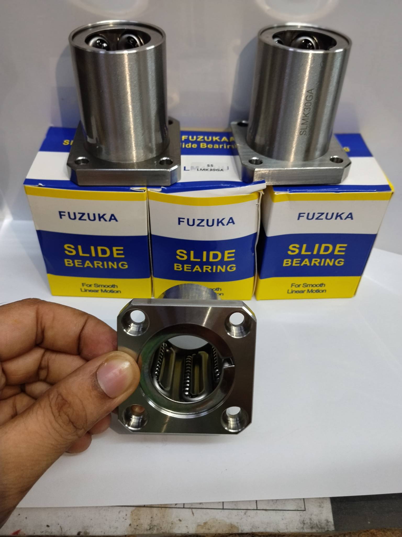 STAINLESS STEEL LINEAR BEARING image 3