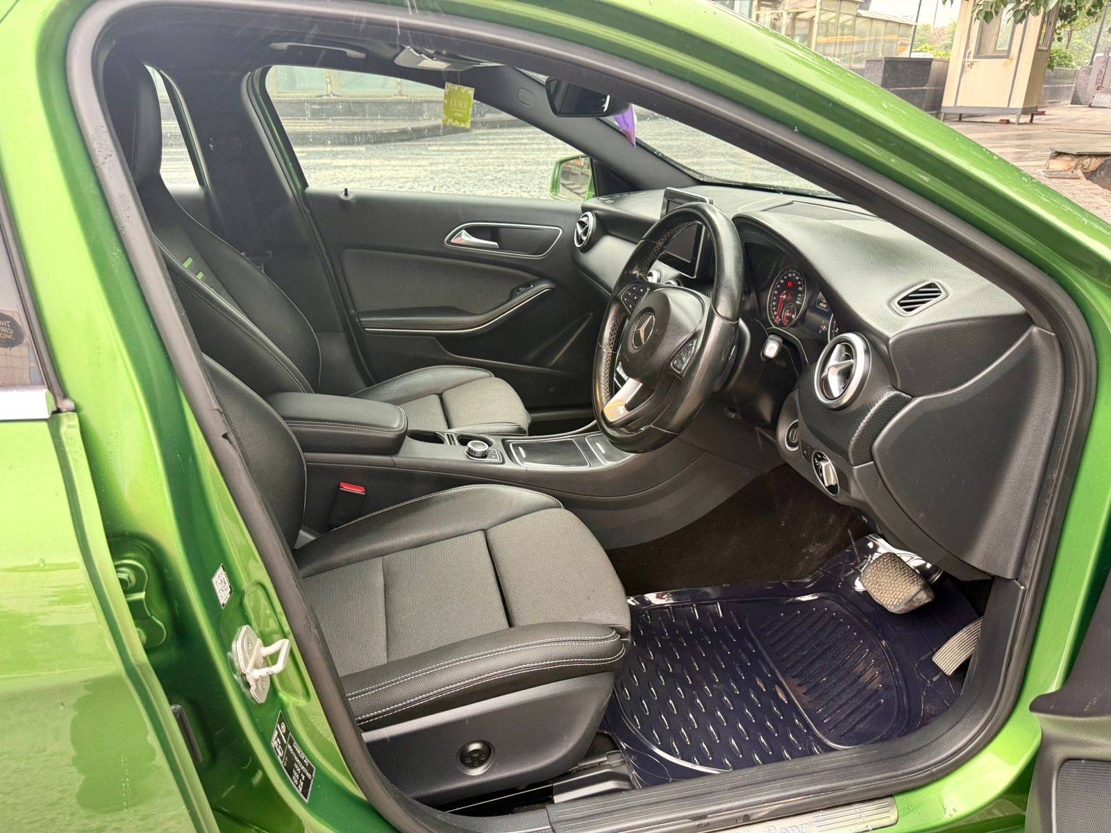 MERCEDES BENZ A180 SPORT 2017® image 4