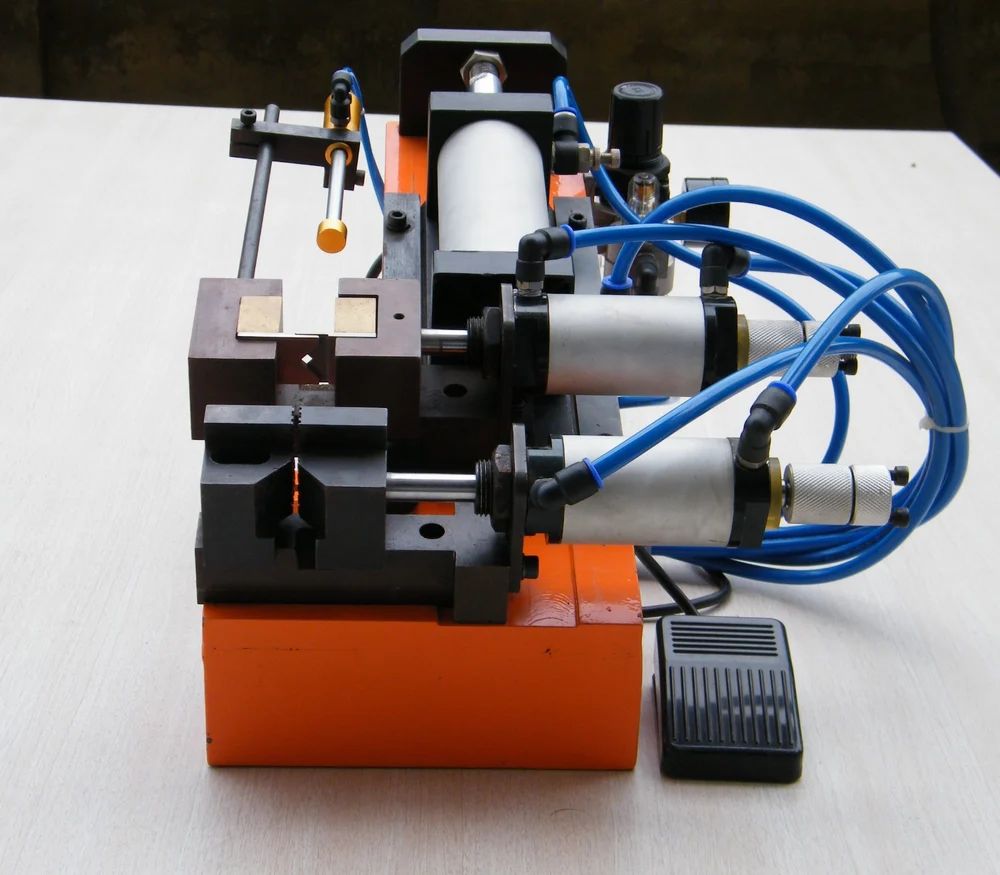 Pneumatic Wire Stripping Machine – PWZ 310 image 4