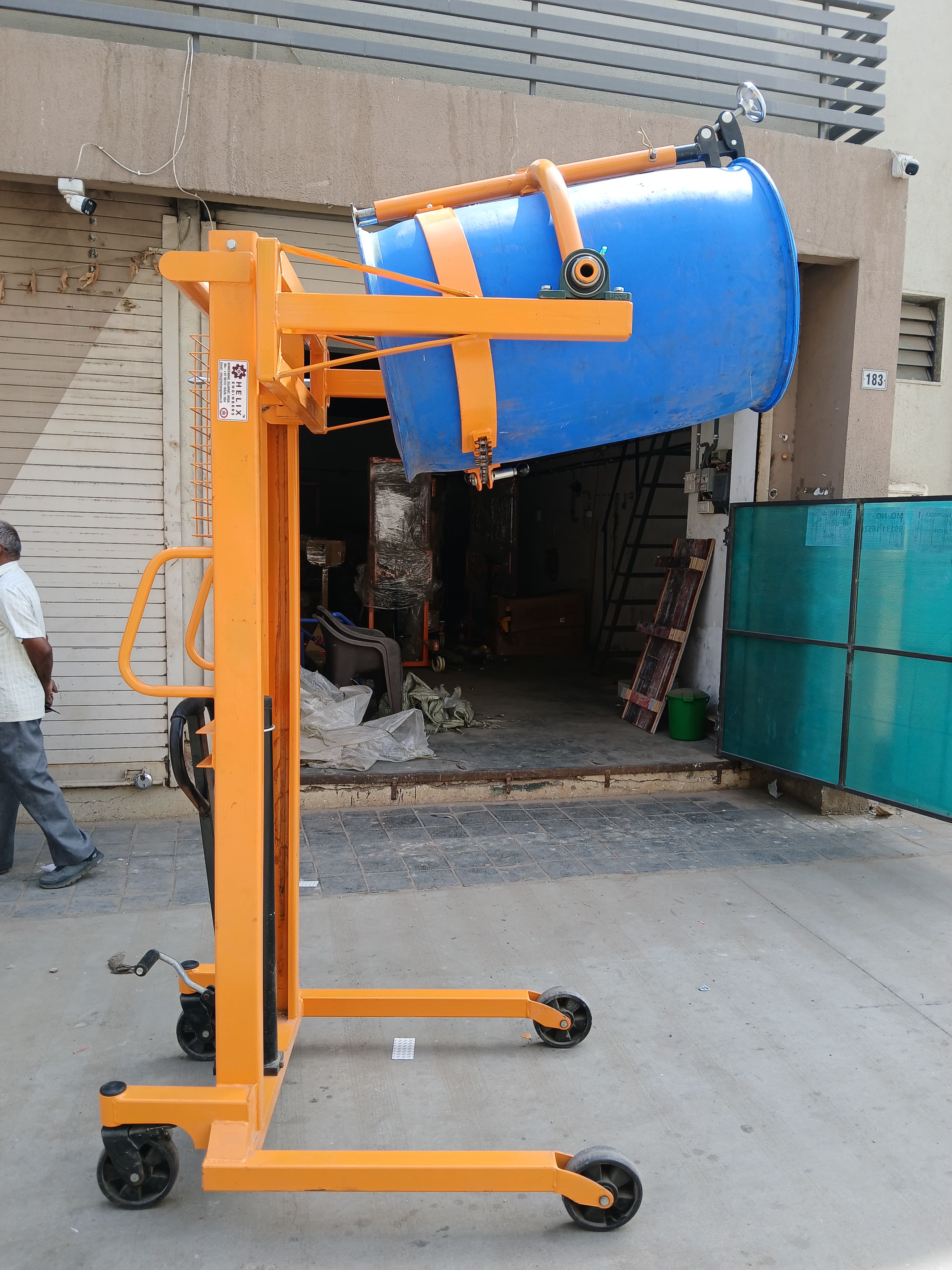 Manual Drum Lifter Cum Tilter image 2