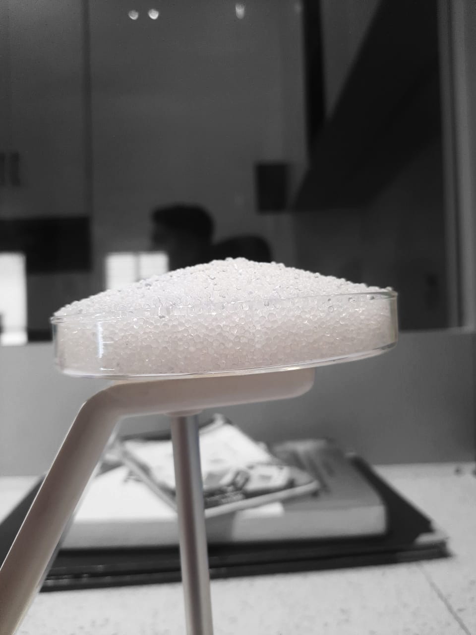 Top Quality 99% Purity 98.5% Silicon dioxide content Non-Indicative Silica Gel Granules and Beads Moisture Desiccant image 3