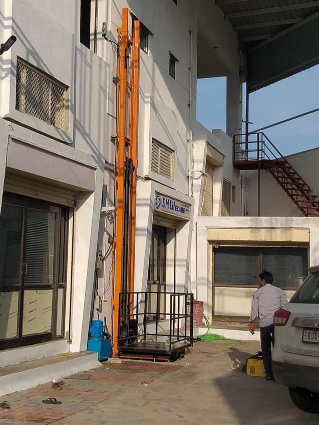 SINGLE MAST GOODS LIFT image 2