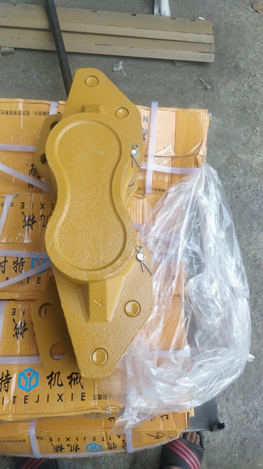 BRAKE CALIPER 4120001739 image 4
