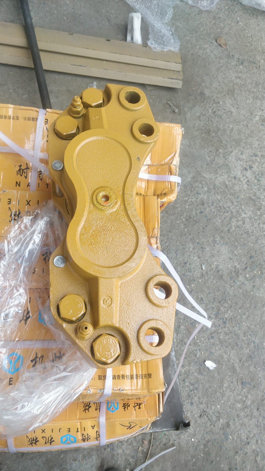 BRAKE CALIPER 4120001739 image 3