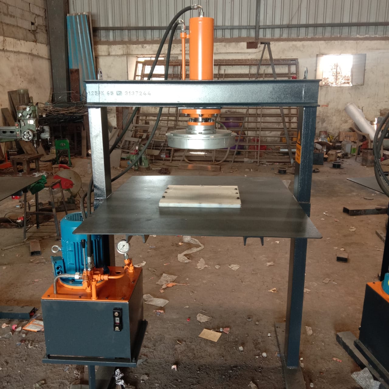 Hydraulic Spout Punch Press image 2