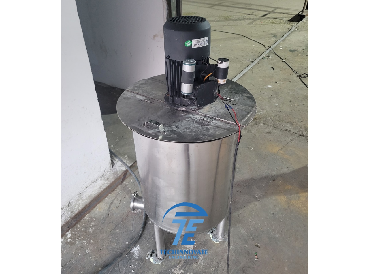 SS Edible Oil Mixing Tank Manufacturer image 5