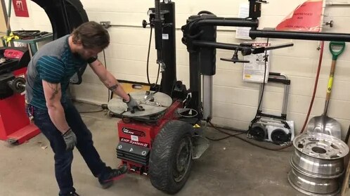 T900 John Bean Tyre Changer image 2
