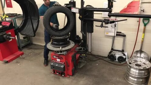 T900 John Bean Tyre Changer image 3