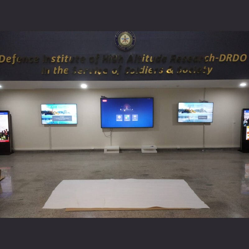 Professional large Format Display image 2