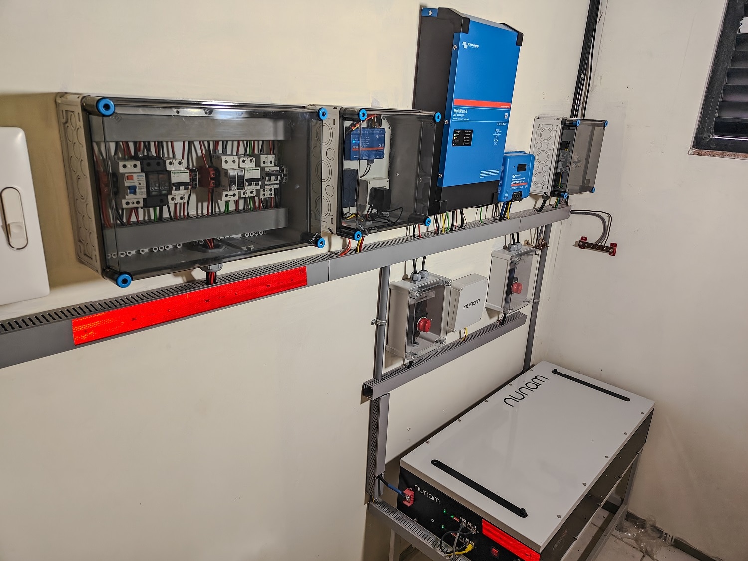 Inverter and Battery 