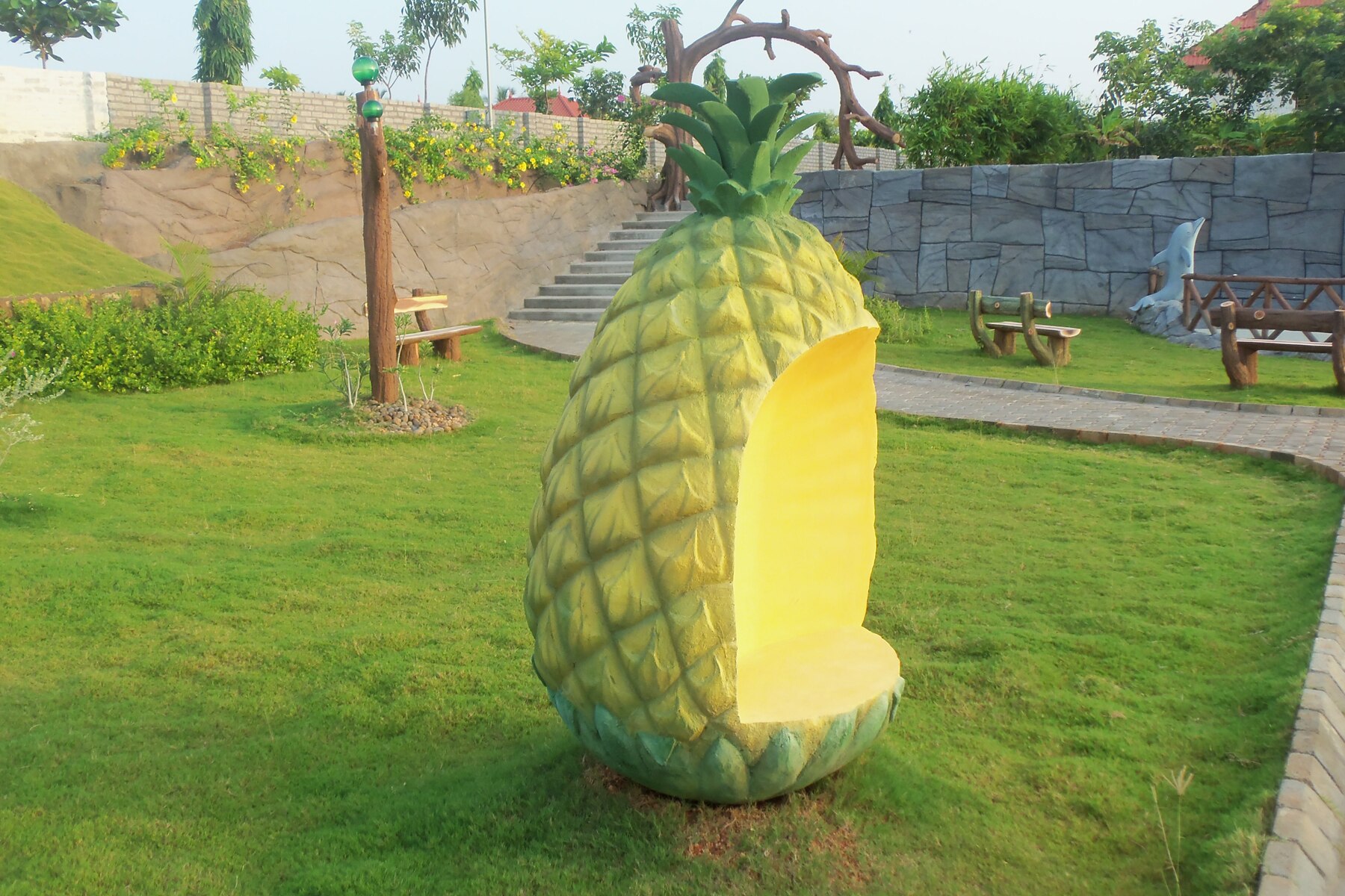 Pineapple Type Chair image 2